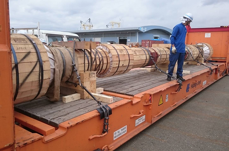 コンテナ内部の荷物の固定